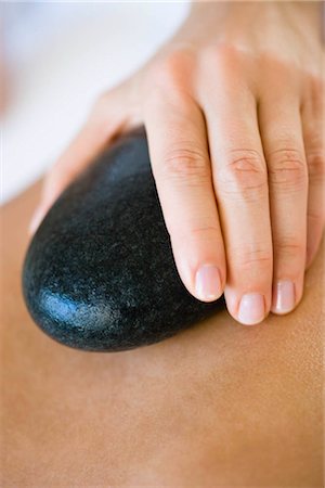 simsearch:633-02128630,k - Hand holding hot stone Foto de stock - Sin royalties Premium, Código: 649-02731217