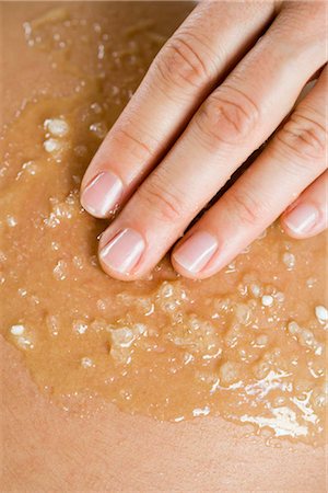 exfoliating - Hand massaging skin Foto de stock - Sin royalties Premium, Código: 649-02731222