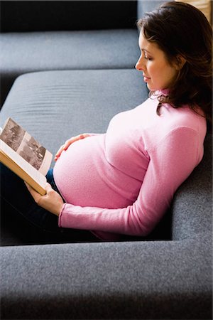 Pregnant woman reading a book Stock Photo - Premium Royalty-Free, Code: 649-02731300