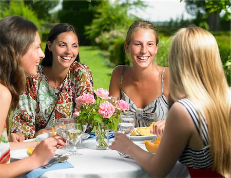 friends lunch happy - Girlfriends having lunch outdoors Stock Photo - Premium Royalty-Free, Code: 649-02731701