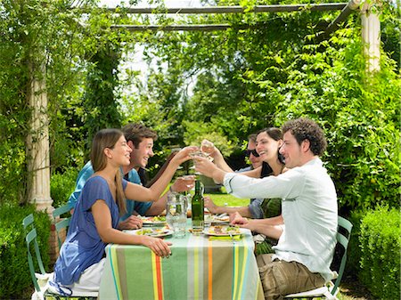 Friends having lunch in the garden Stock Photo - Premium Royalty-Free, Code: 649-02731795