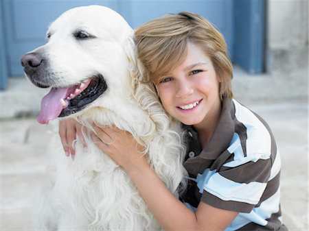 simsearch:649-03009480,k - Junge, Lächeln, mit Hund vor Tür Stockbilder - Premium RF Lizenzfrei, Bildnummer: 649-02731806