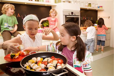 simsearch:649-06352656,k - Girls and boys cooking vegetables Stock Photo - Premium Royalty-Free, Code: 649-02732217