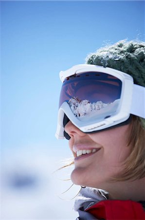 snow face goggles - Young woman wearing ski goggles Stock Photo - Premium Royalty-Free, Code: 649-02732552