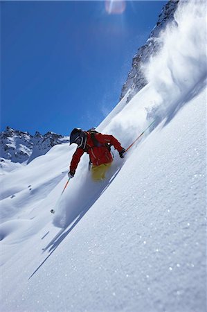 en descente - Skieur extrême sur le flanc de la montagne Photographie de stock - Premium Libres de Droits, Code: 649-02732591