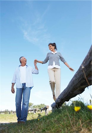 Mature couple holding hands Foto de stock - Sin royalties Premium, Código: 649-02732602