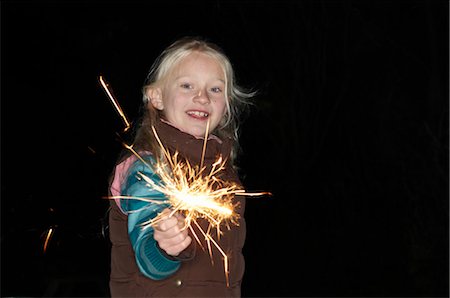Young girl with sparkler Foto de stock - Sin royalties Premium, Código: 649-02733307
