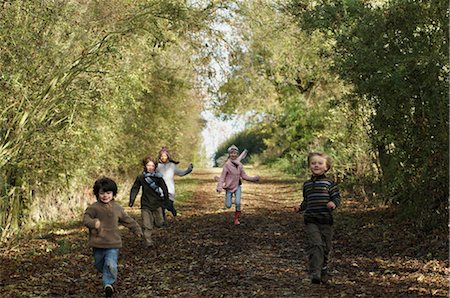 simsearch:649-03154811,k - Children running down country lane Stock Photo - Premium Royalty-Free, Code: 649-02733363