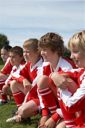 squat (exercise) - Group of young footballers kneeling Stock Photo - Premium Royalty-Free, Code: 649-02733630