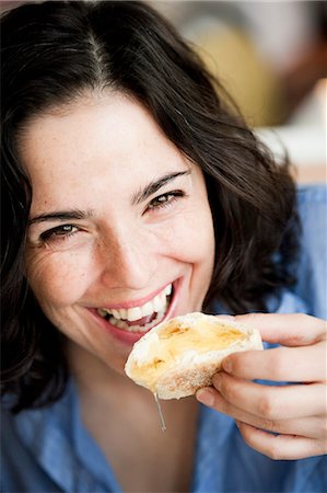 Woman Eating Bread With Honey Foto de stock - Sin royalties Premium, Código: 649-03008623