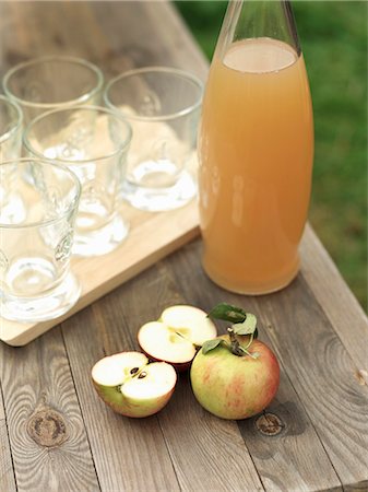 Apples,apple juice and glasses on table Stock Photo - Premium Royalty-Free, Code: 649-03008700