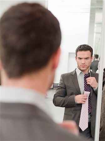 man shopping comparing ties Foto de stock - Royalty Free Premium, Número: 649-03008785