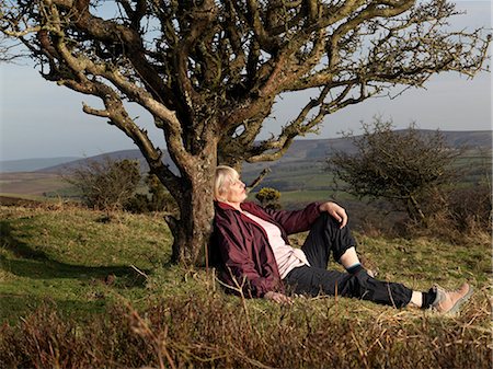 exmoor - mature woman leaning against tree Stock Photo - Premium Royalty-Free, Code: 649-03008901