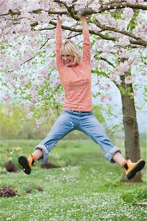 woman hanging from tree branch Stock Photo - Premium Royalty-Free, Code: 649-03008997