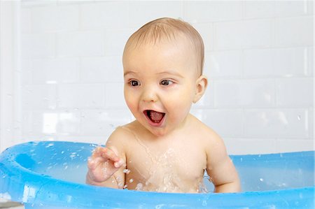 Baby boy playing in bath Stock Photo - Premium Royalty-Free, Code: 649-03009071