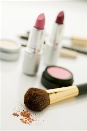 Make up with blush Stock Photo - Premium Royalty-Free, Code: 649-03009611