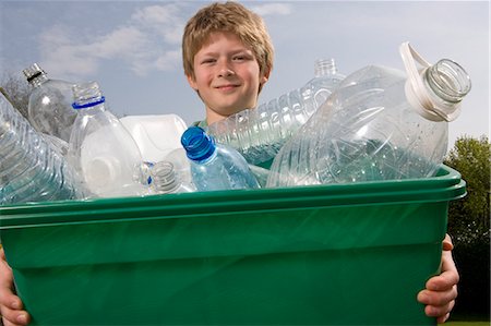 recycle children - Children Recycling Foto de stock - Sin royalties Premium, Código: 649-03009717