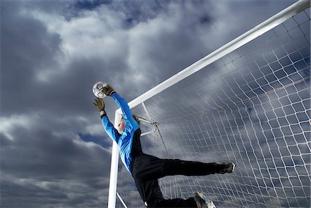 goalkeeper diving Foto de stock - Sin royalties Premium, Código: 649-03009834