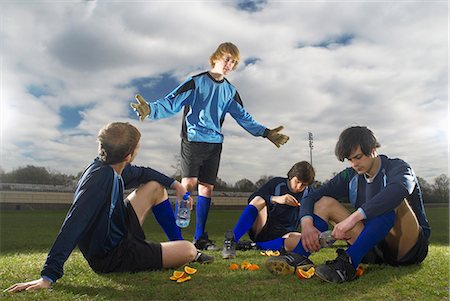 soccer team men - goalkeeper and team mates Foto de stock - Sin royalties Premium, Código: 649-03009836