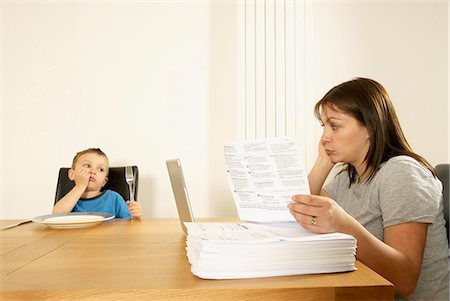 mère et fils à table Photographie de stock - Premium Libres de Droits, Code: 649-03009868