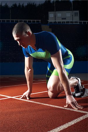 starting block kneeling race track - athlete at start Stock Photo - Premium Royalty-Free, Code: 649-03009869