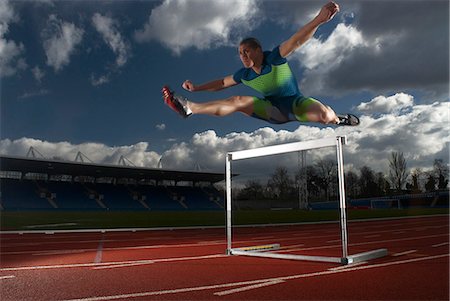 simsearch:695-05770082,k - athlete jumping hurdle Fotografie stock - Premium Royalty-Free, Codice: 649-03009877