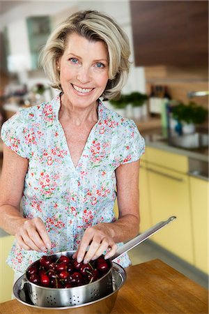 fruits colander - Senior Woman sorting Cherries Stock Photo - Premium Royalty-Free, Code: 649-03077714