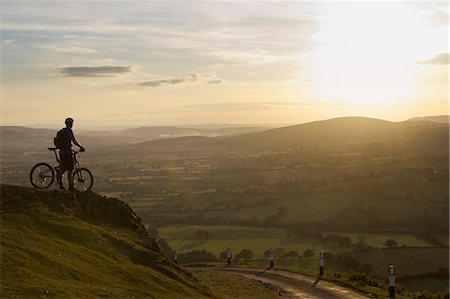 Mountain biker looking at the sunset. Stock Photo - Premium Royalty-Free, Code: 649-03154733