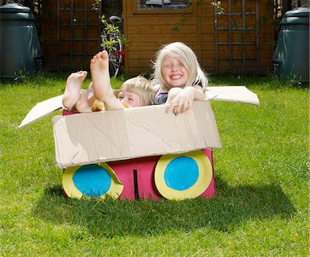 two young girls playing in cardboard box Stock Photo - Premium Royalty-Free, Code: 649-03154878