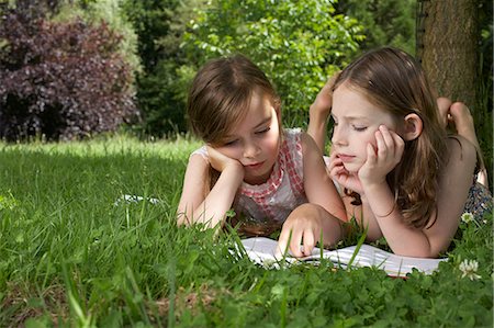 people reading books in a park - Kids in Garden Stock Photo - Premium Royalty-Free, Code: 649-03154919