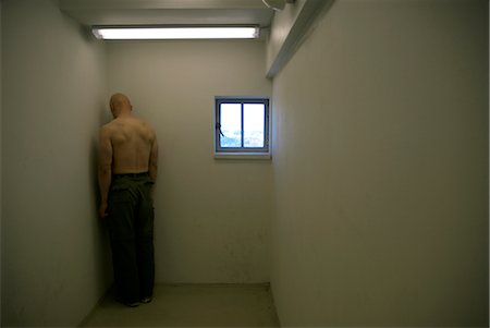 prison photograph - man in corner of room Foto de stock - Sin royalties Premium, Código: 649-03294377