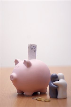 salero - small figures with piggy bank Foto de stock - Sin royalties Premium, Código: 649-03294399