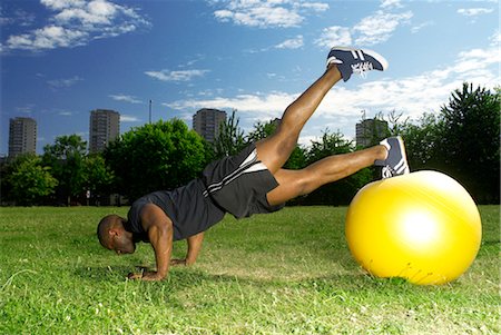 simsearch:649-03418414,k - man doing press ups on gym ball Fotografie stock - Premium Royalty-Free, Codice: 649-03294438