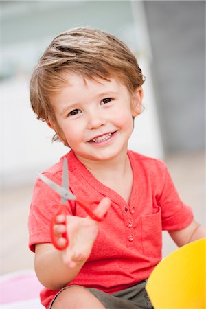 scissors papers - young boy playing with scissors Stock Photo - Premium Royalty-Free, Code: 649-03295982