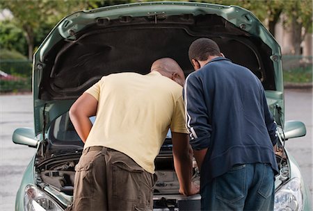 simsearch:673-02141444,k - father & son working on car Foto de stock - Royalty Free Premium, Número: 649-03296055