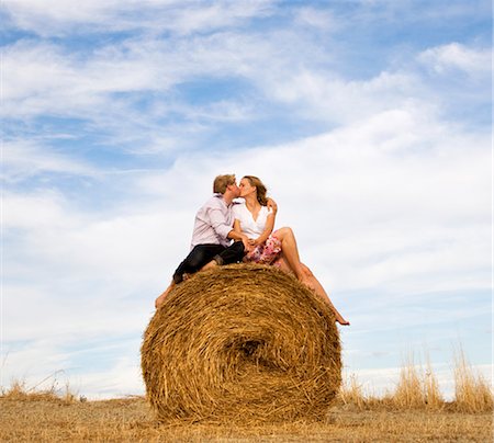 sit hay bale - woman and man kissing on hay bale Stock Photo - Premium Royalty-Free, Code: 649-03296595