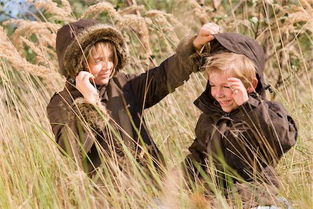 european girls lifting boys - children in field Stock Photo - Premium Royalty-Free, Code: 649-03297247