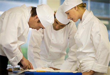 Three chefs filleting a fish Foto de stock - Sin royalties Premium, Código: 649-03297506