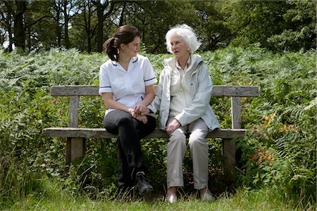 Infirmière, tenant la main de la femme âgée Photographie de stock - Premium Libres de Droits, Code: 649-03292140