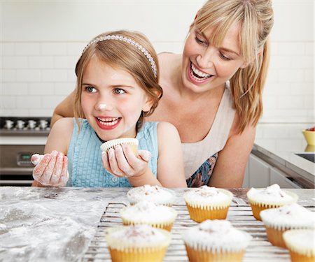 parents children baking - Mum and daughter with cakes Stock Photo - Premium Royalty-Free, Code: 649-03292605