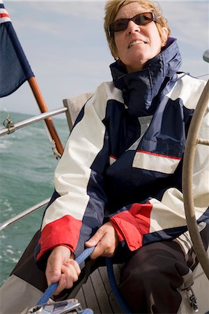 portsmouth - Woman hoisting sails on yacht Foto de stock - Sin royalties Premium, Código: 649-03292847