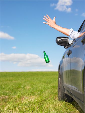 driver (car, male) - man throwing bottle away Stock Photo - Premium Royalty-Free, Code: 649-03293759