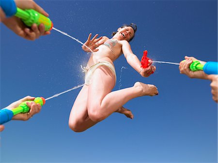 pistola de agua - water fight Foto de stock - Sin royalties Premium, Código: 649-03293781