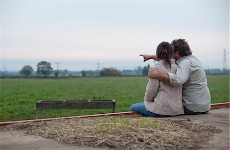 couple watching sunrise over fields Fotografie stock - Premium Royalty-Free, Codice: 649-03362795