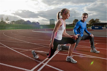 sporttrainer (männlich und weiblich) - 2 Athleten training zusammen Stockbilder - Premium RF Lizenzfrei, Bildnummer: 649-03417689