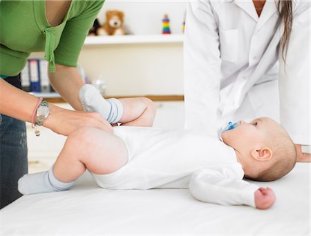 simsearch:6116-07236016,k - Baby at doctors office Stock Photo - Premium Royalty-Free, Code: 649-03418238