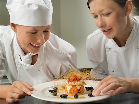 dessert plate garnish - Two female chefs admiring a pudding Stock Photo - Premium Royalty-Free, Code: 649-03418390