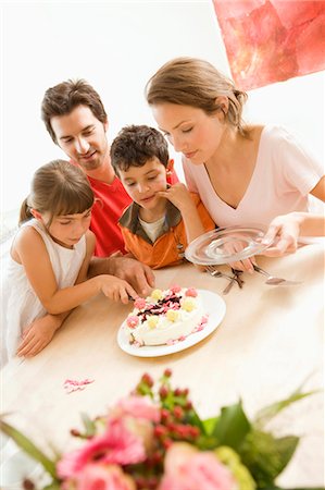 someone cutting cake - Family day Stock Photo - Premium Royalty-Free, Code: 649-03447103