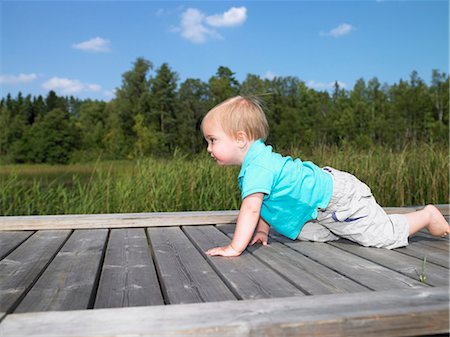 striscia - Baby boy on a dock Fotografie stock - Premium Royalty-Free, Codice: 649-03447577