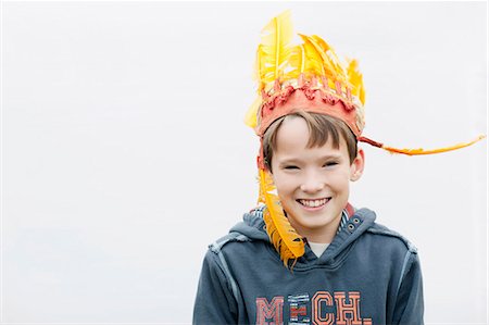 preteen boy happy white background - Portrait de garçon en costume Photographie de stock - Premium Libres de Droits, Code: 649-03447765